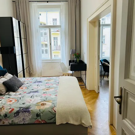 River Site Apartment Janackovo Nabrezi 27 Prague Exterior photo