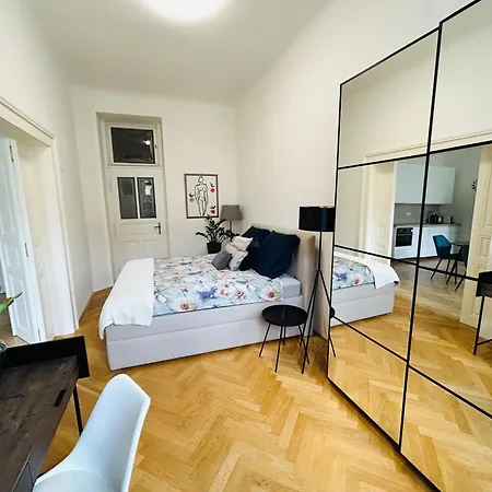 River Site Apartment Janackovo Nabrezi 27 Prague Exterior photo